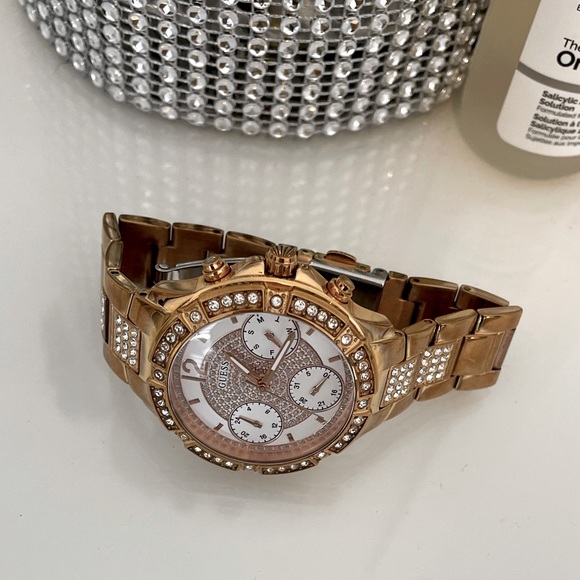 Women’s Guess Watch - Picture 2 of 3